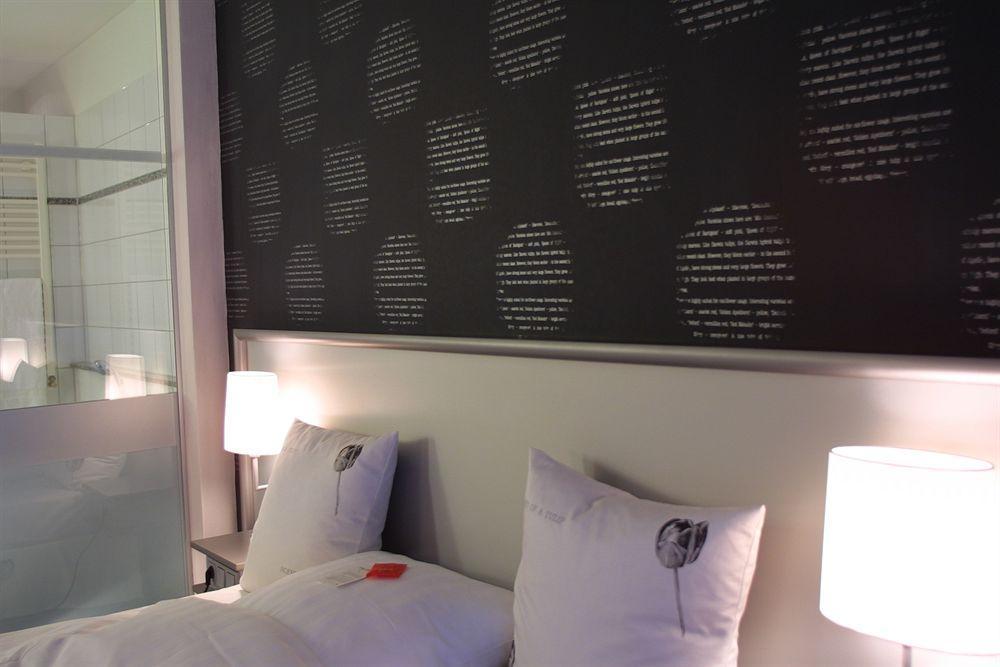 Wellings Romantik Hotel Zur Linde Moers Exteriör bild