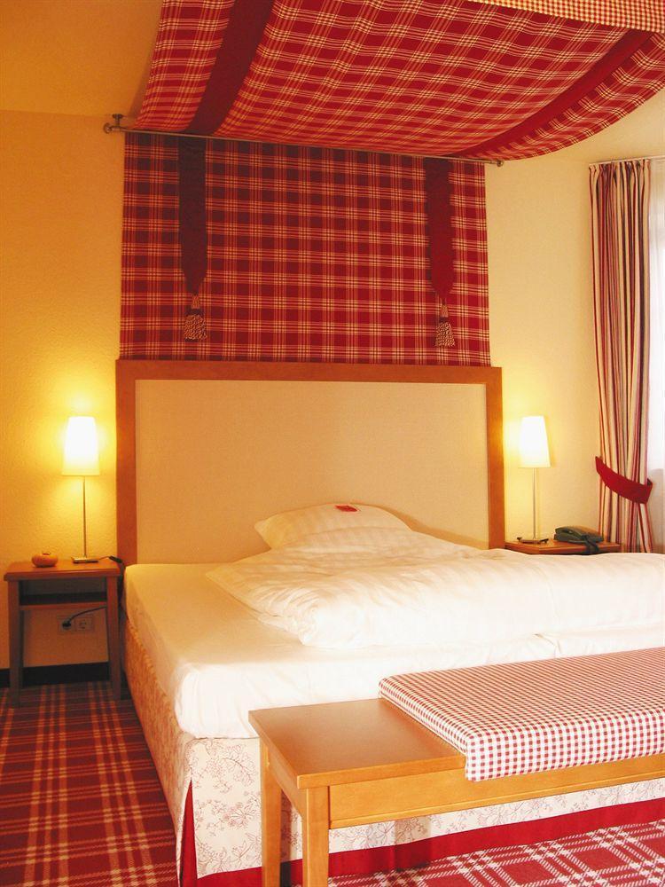 Wellings Romantik Hotel Zur Linde Moers Exteriör bild