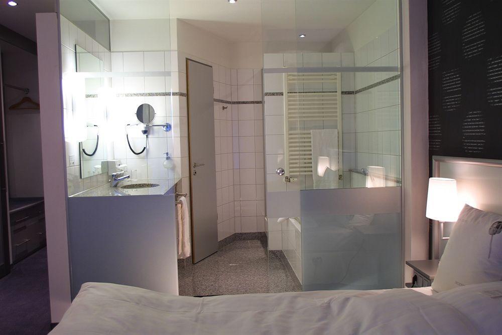 Wellings Romantik Hotel Zur Linde Moers Exteriör bild