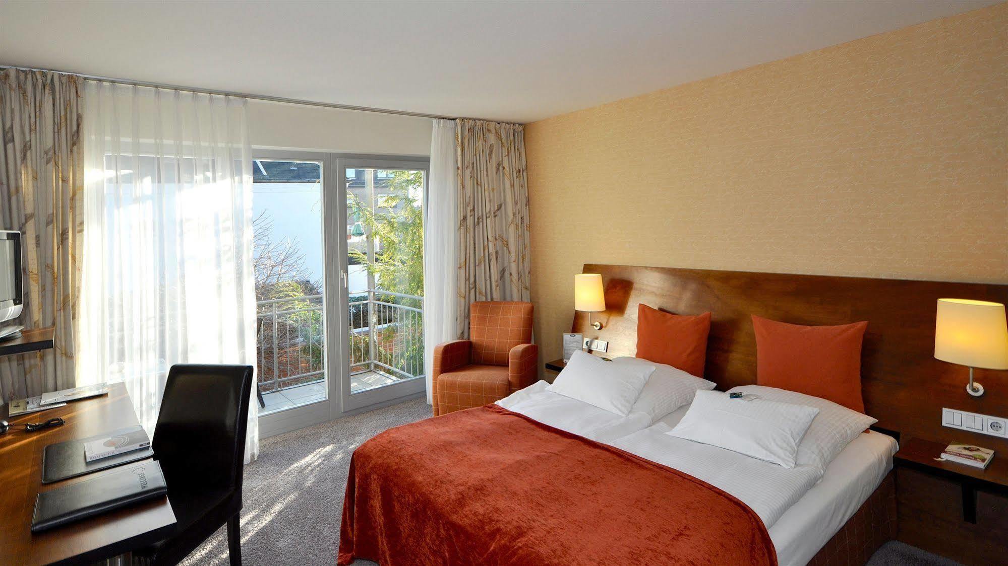 Wellings Romantik Hotel Zur Linde Moers Exteriör bild