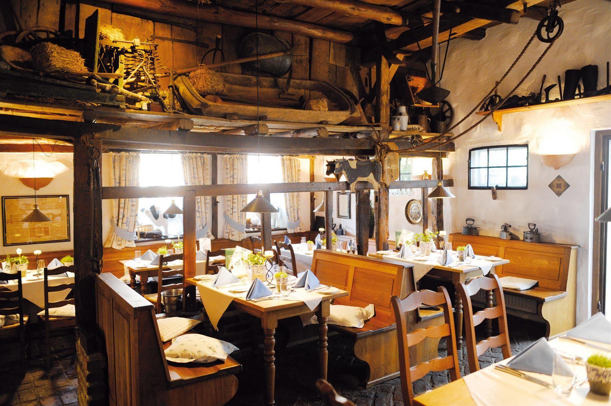 Wellings Romantik Hotel Zur Linde Moers Exteriör bild