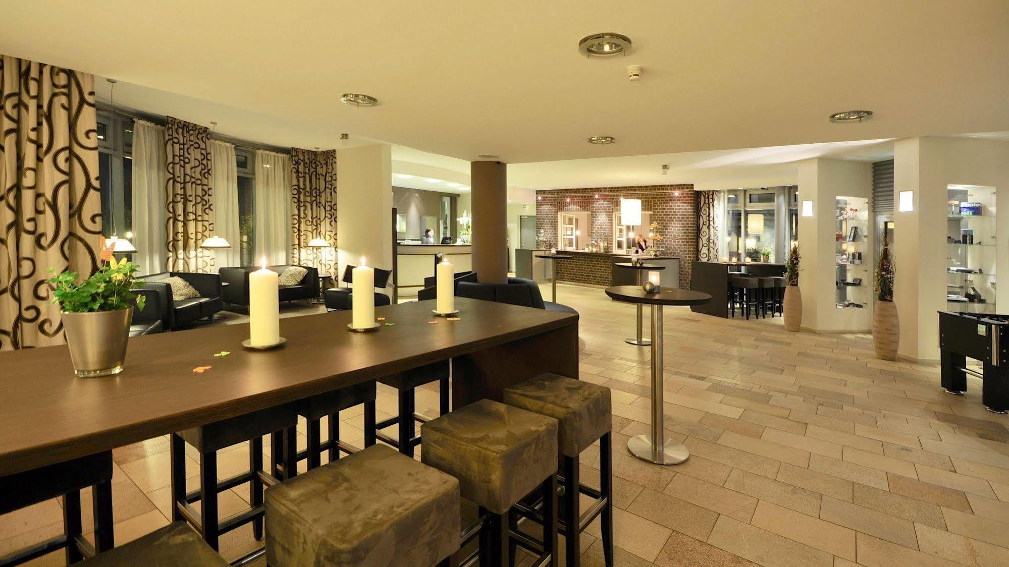 Wellings Romantik Hotel Zur Linde Moers Exteriör bild