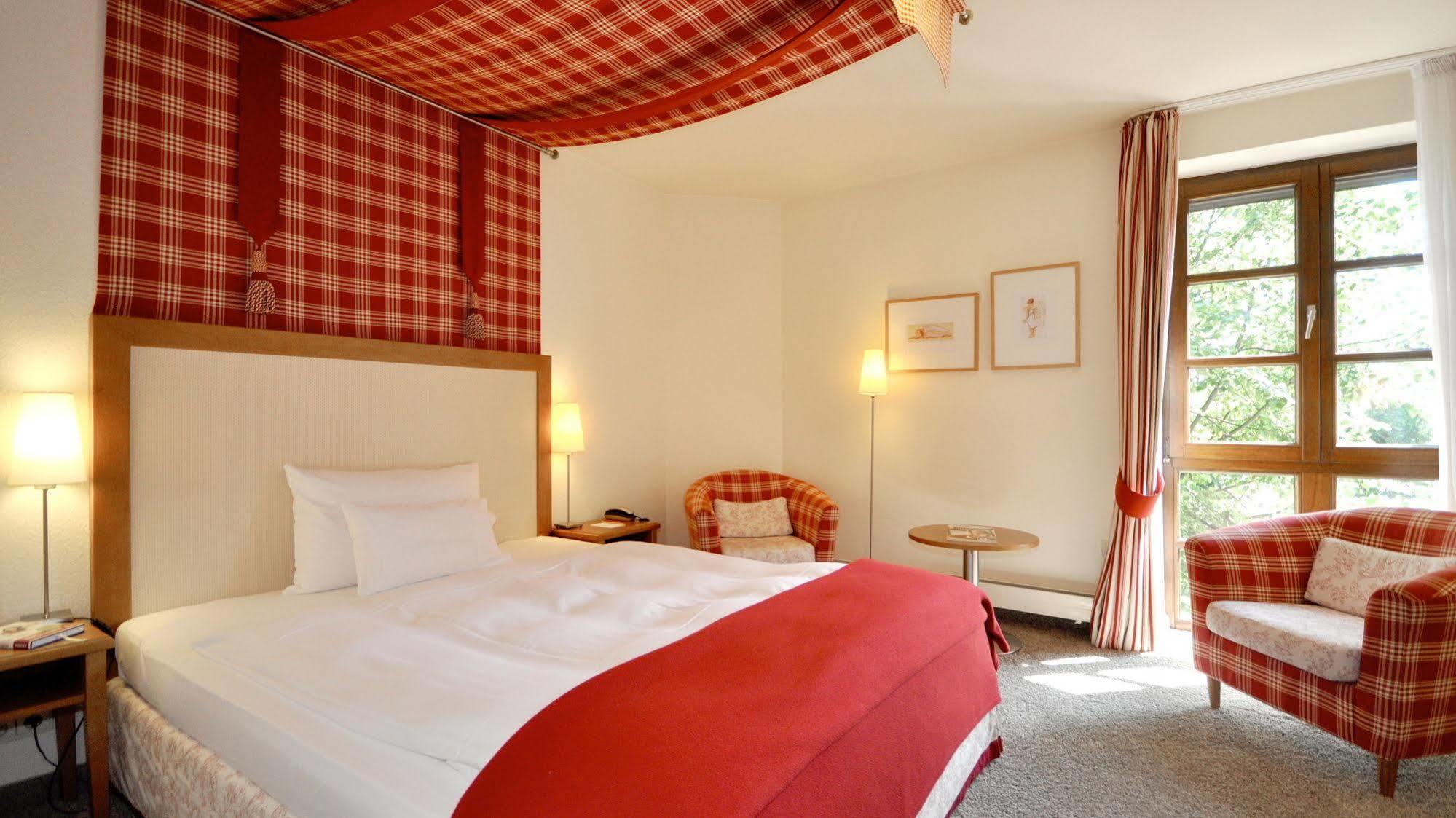 Wellings Romantik Hotel Zur Linde Moers Exteriör bild
