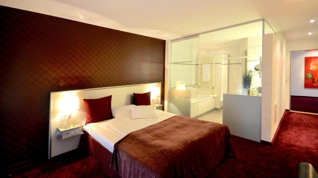 Wellings Romantik Hotel Zur Linde Moers Exteriör bild