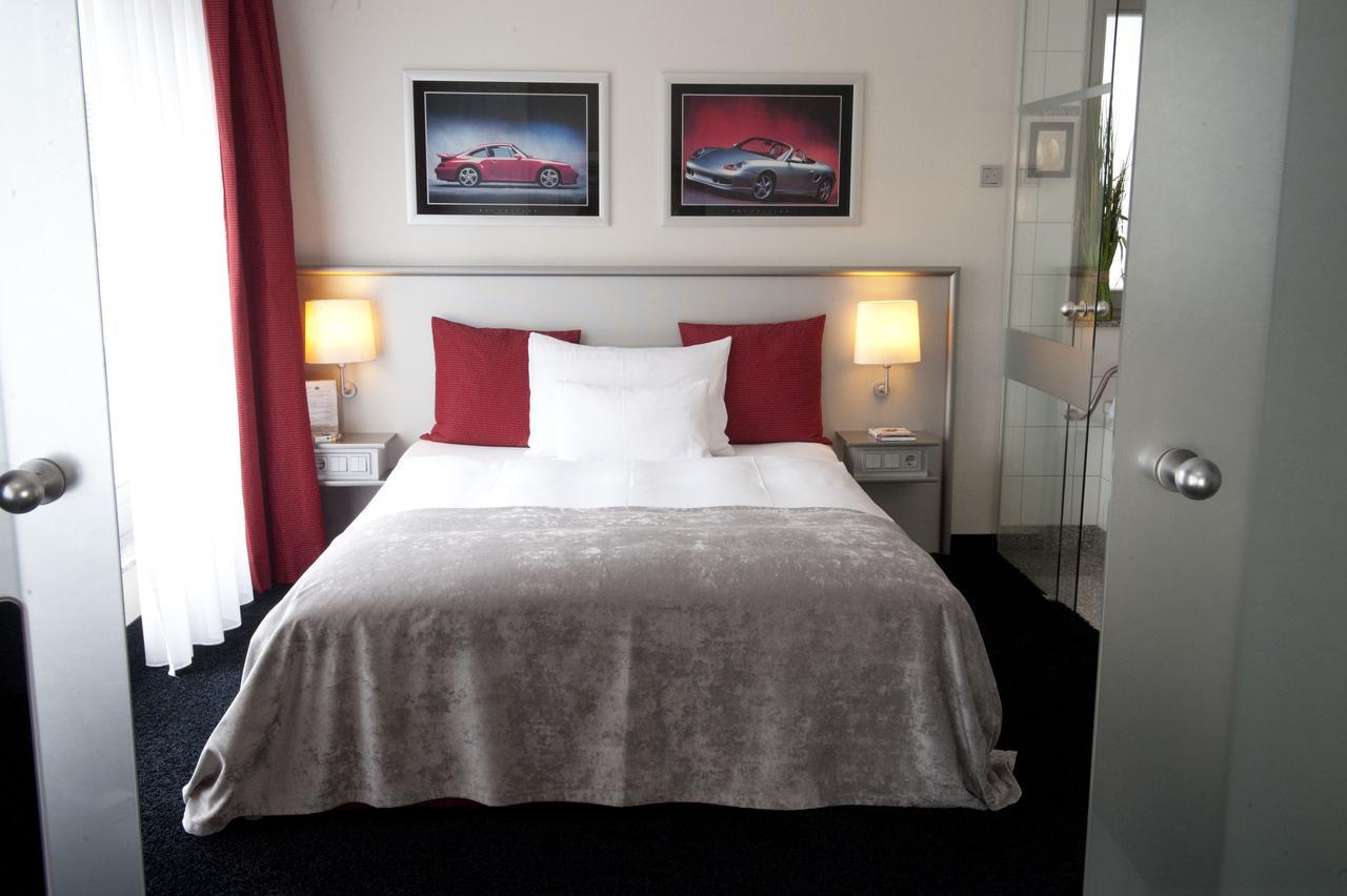 Wellings Romantik Hotel Zur Linde Moers Exteriör bild