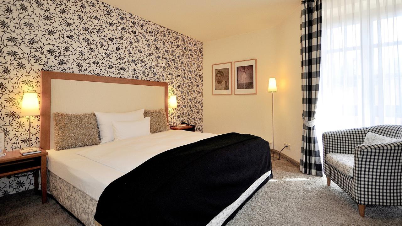 Wellings Romantik Hotel Zur Linde Moers Exteriör bild