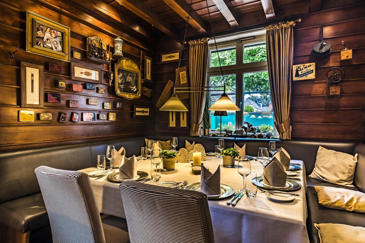Wellings Romantik Hotel Zur Linde Moers Exteriör bild
